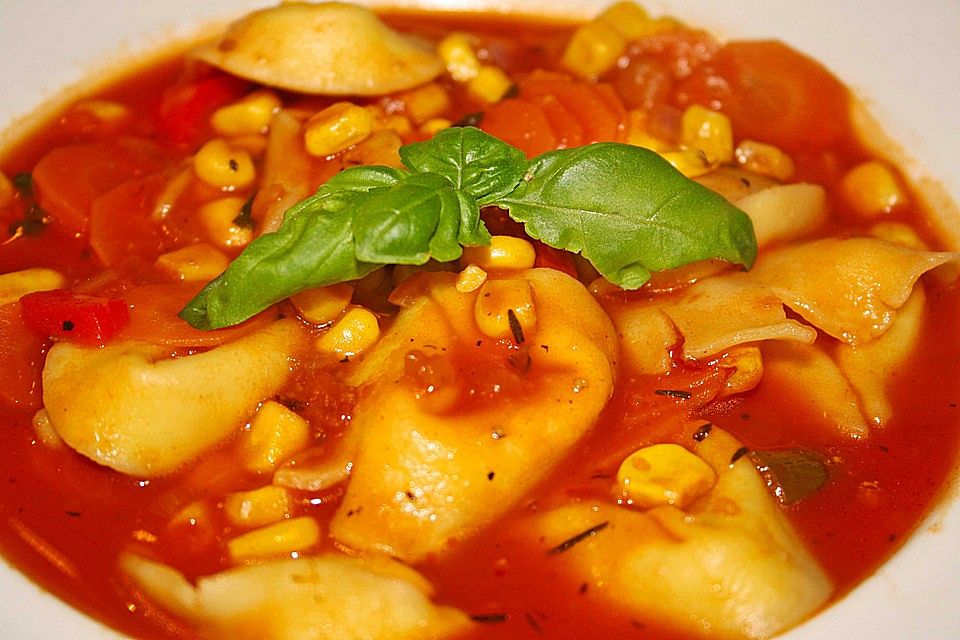 Tortellinisuppe mit Gemüse Tortellinisuppe mit Gemüse