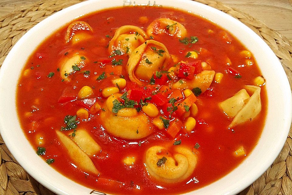 Tortellinisuppe mit Gemüse Tortellinisuppe mit Gemüse