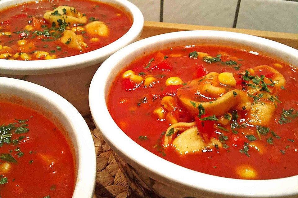 Tortellinisuppe mit Gemüse Tortellinisuppe mit Gemüse