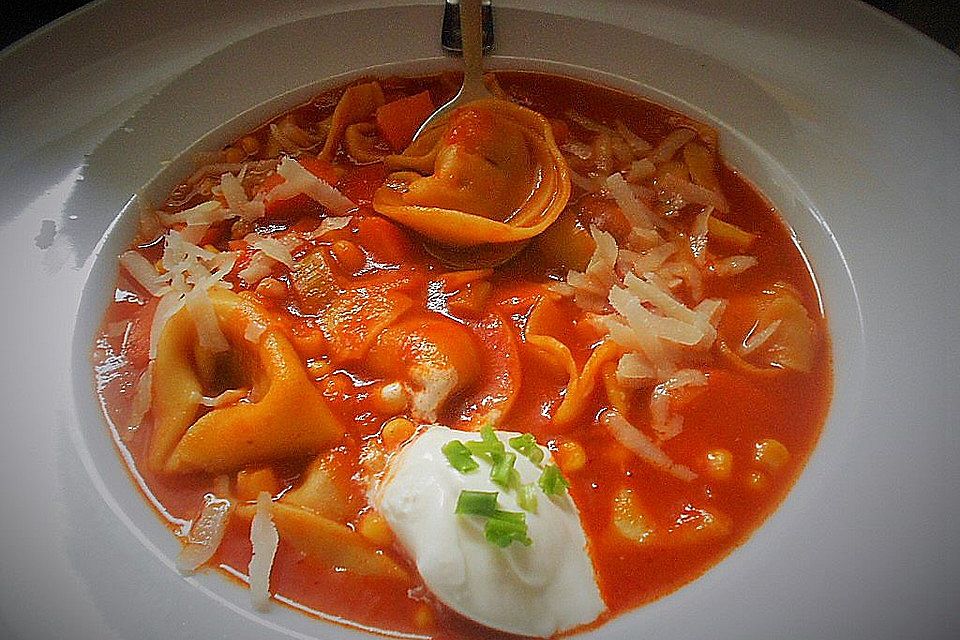 Tortellinisuppe mit Gemüse Tortellinisuppe mit Gemüse