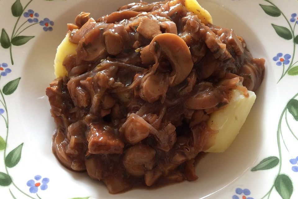 Champignon-Tofu Ragout mit dunkler Schwarztee-Zwetschgen-Soja Sauce