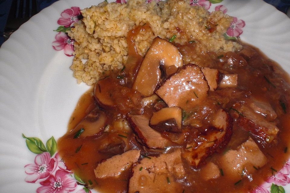 Champignon-Tofu Ragout mit dunkler Schwarztee-Zwetschgen-Soja Sauce