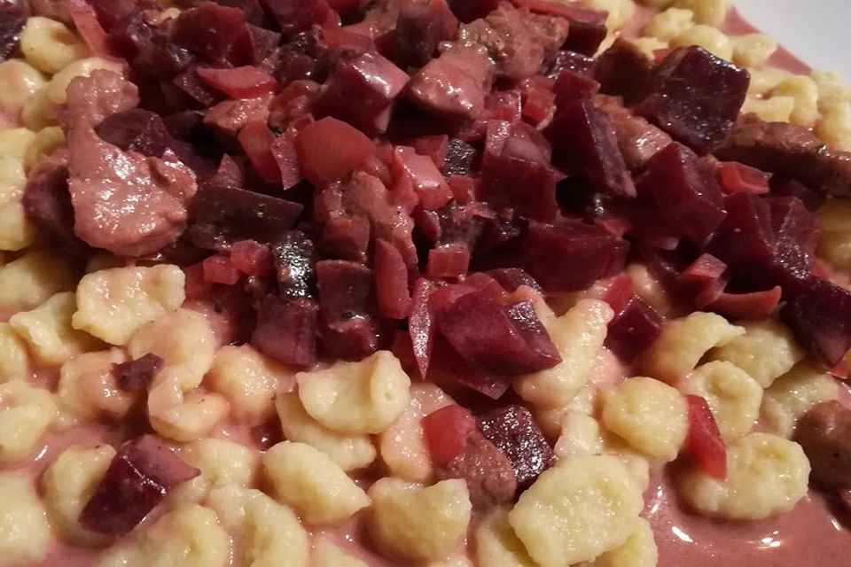 Geschnetzeltes mit Rote Bete-Sahnesauce Geschnetzeltes mit Rote Bete-Sahnesauce