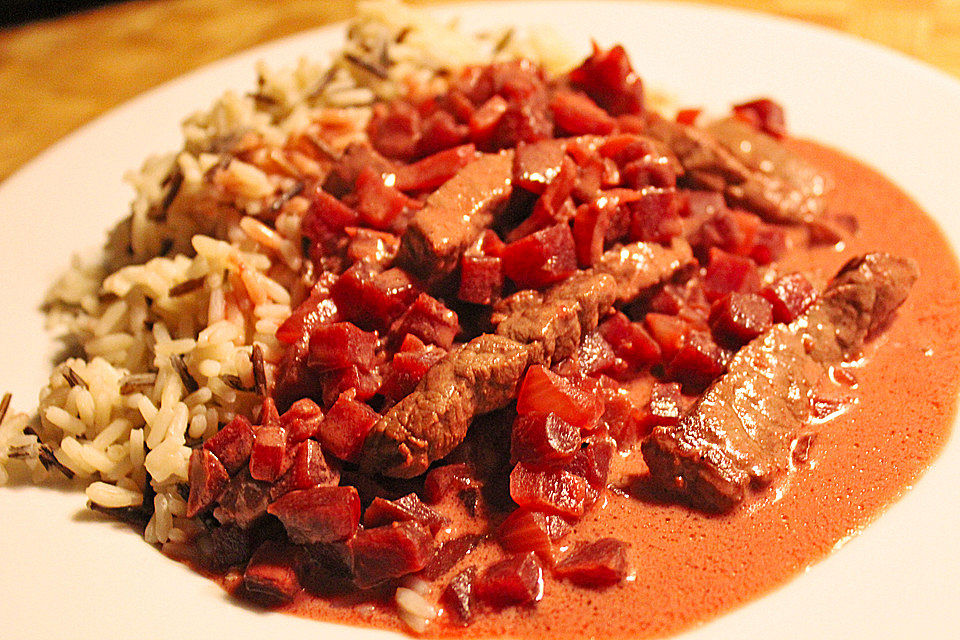 Geschnetzeltes mit Rote Bete-Sahnesauce