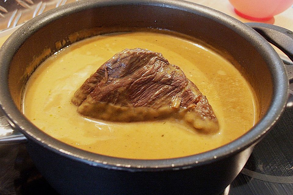 Rinderbraten in dunkler Biersauce