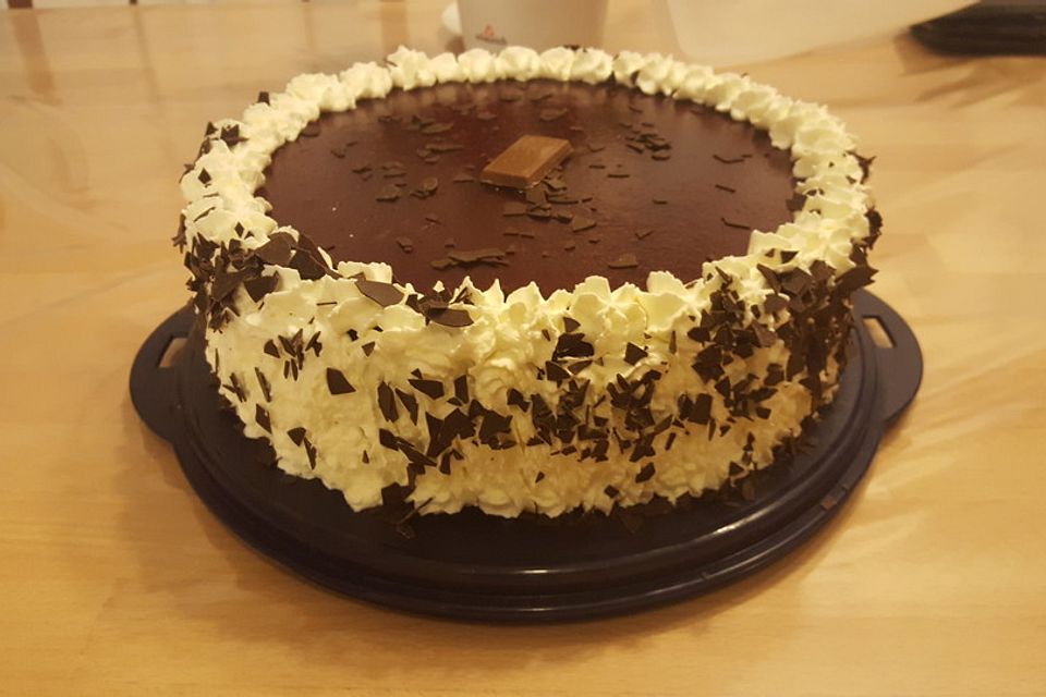 Stracciatella-Kirsch-Torte