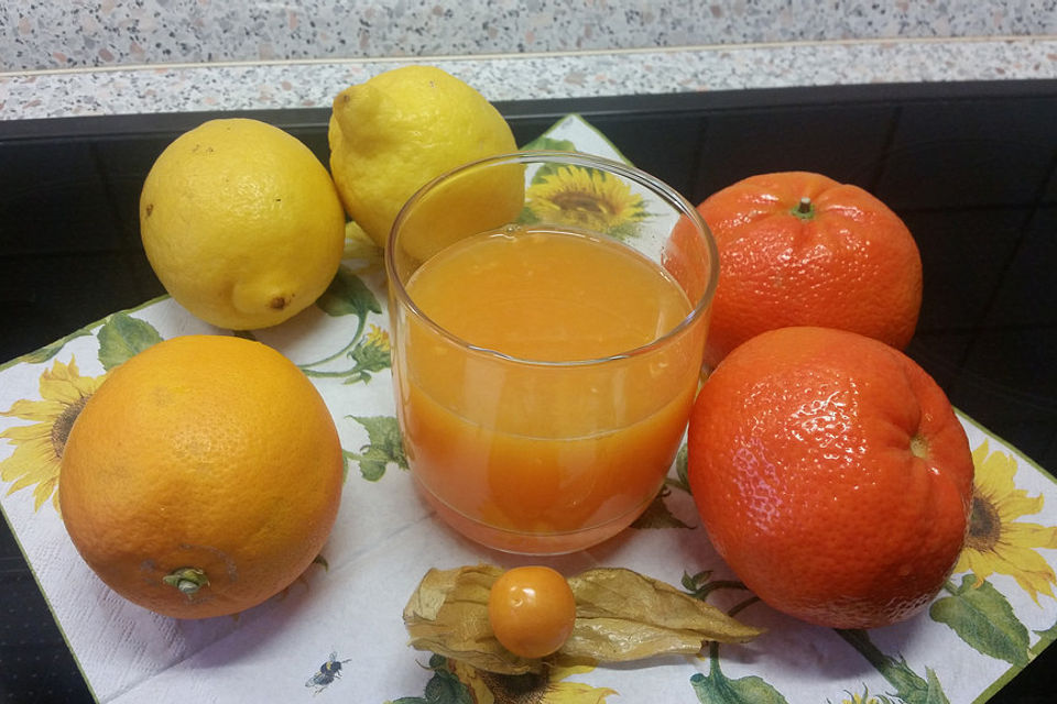 Orangen-Mandarinen-Zitronensaft Orangen-Mandarinen-Zitronensaft