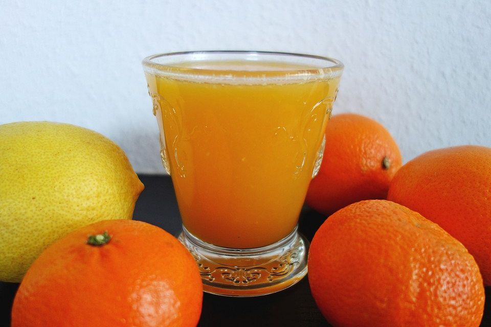 Orangen-Mandarinen-Zitronensaft Orangen-Mandarinen-Zitronensaft