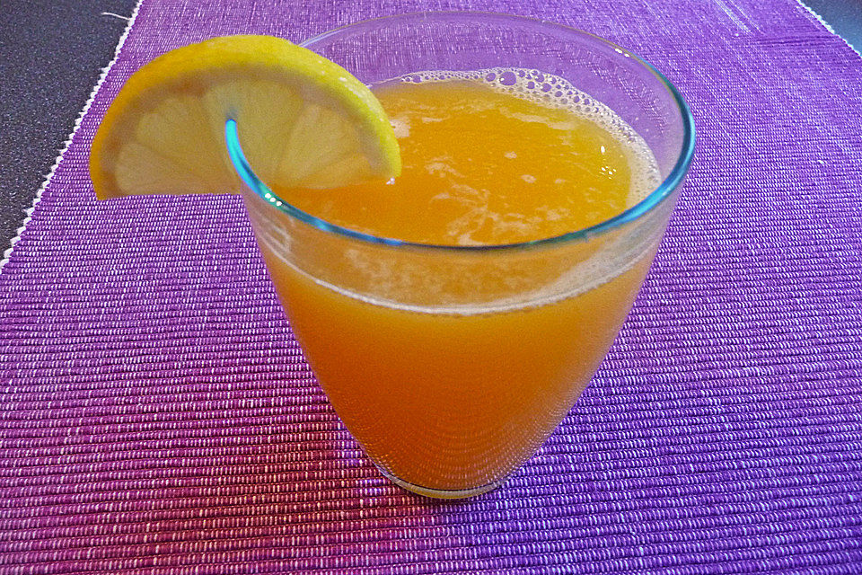 Orangen-Mandarinen-Zitronensaft Orangen-Mandarinen-Zitronensaft