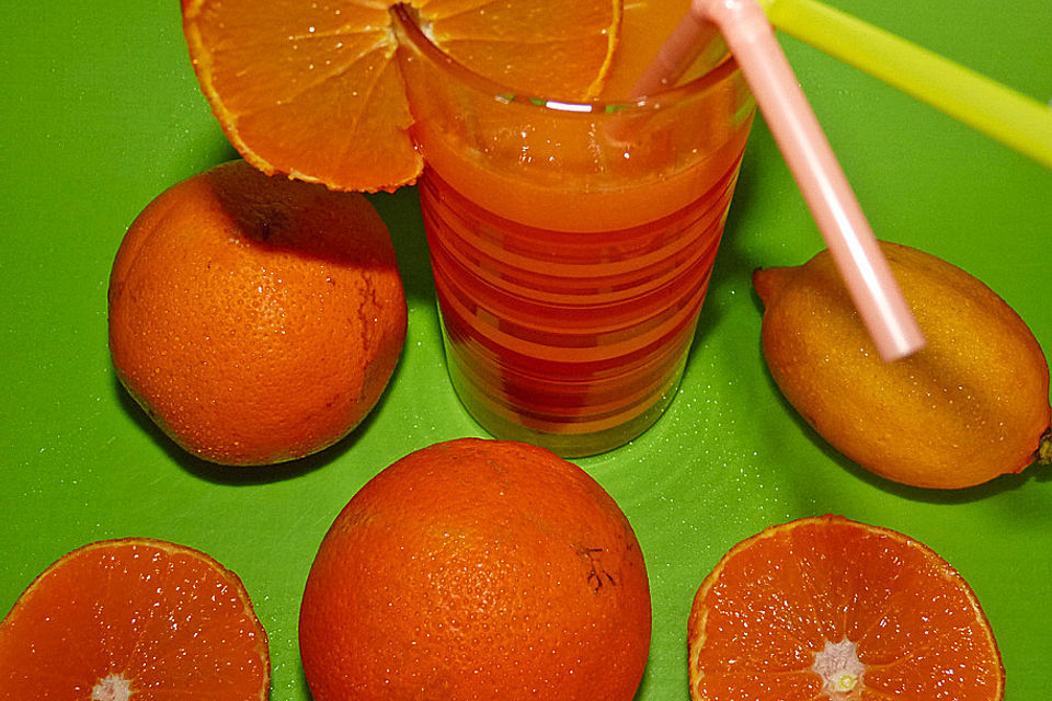Orangen-Mandarinen-Zitronensaft Orangen-Mandarinen-Zitronensaft