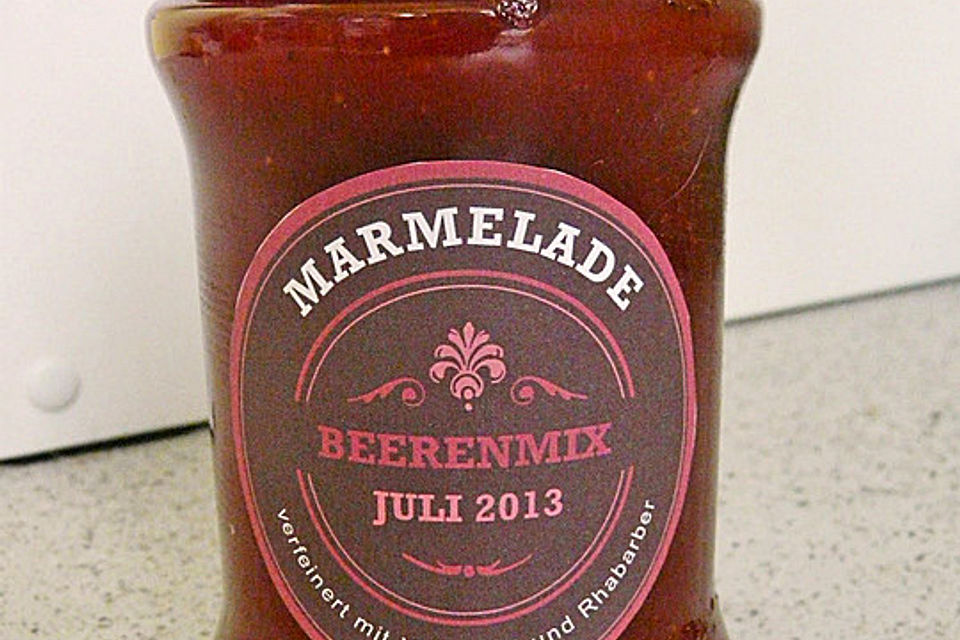 Multifrucht-Marmelade verfeinert mit Nektarine und Rhabarber