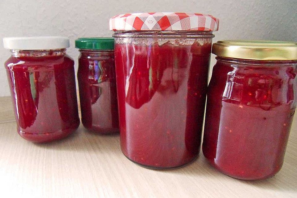 Multifrucht-Marmelade verfeinert mit Nektarine und Rhabarber