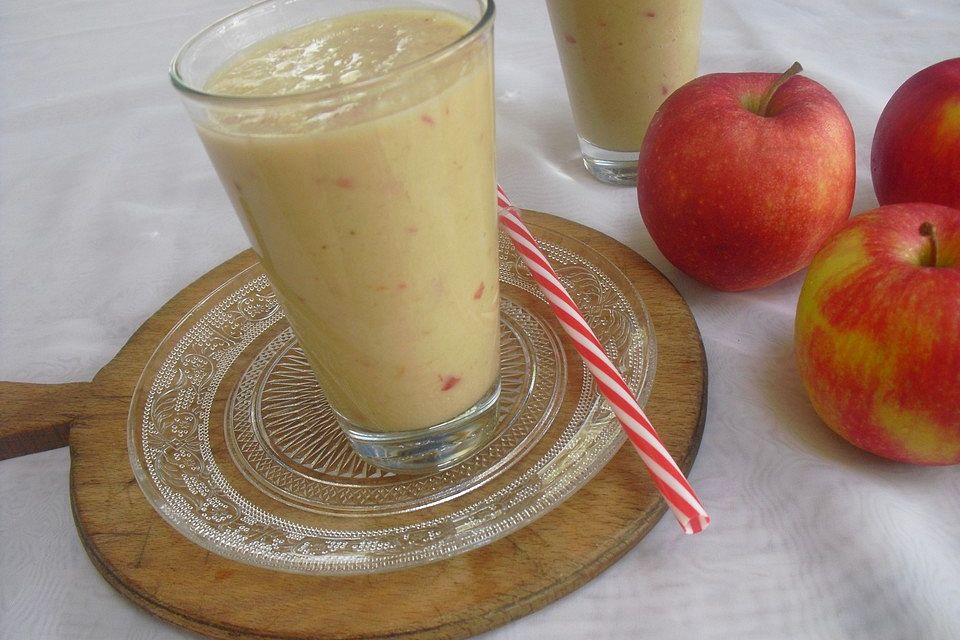 Banane-Apfel Smoothie mit Vanilleeis