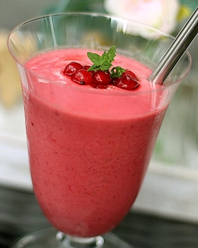 Erdbeer-Himbeer-Johannisbeer-Joghurt Smoothie