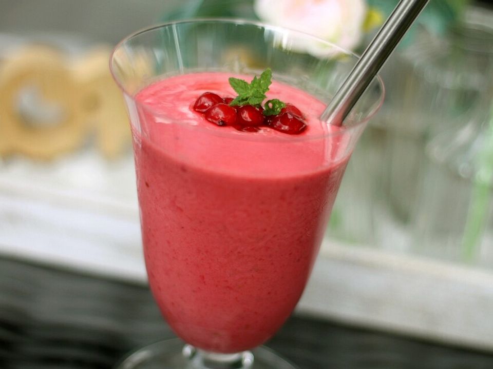 Erdbeer-Himbeer-Johannisbeer-Joghurt Smoothie von Serenade1611| Chefkoch