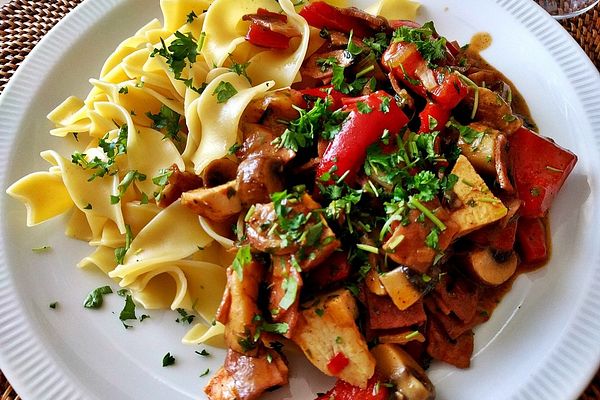 Hähnchen-Paprika-Champignon-Pfanne von Nina1995 | Chefkoch