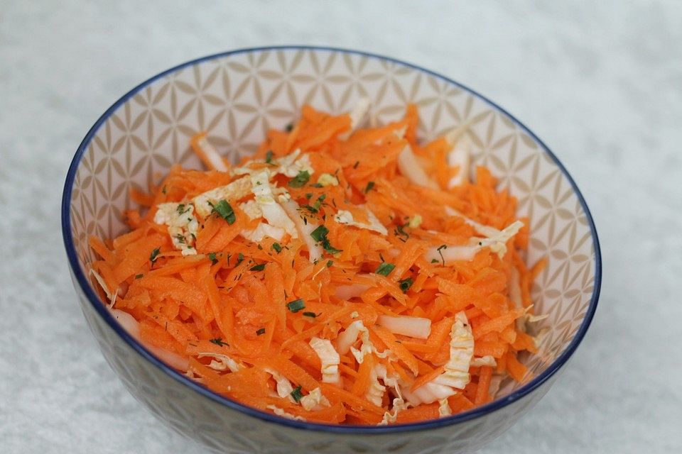 Chinakohl-Karotten Salat