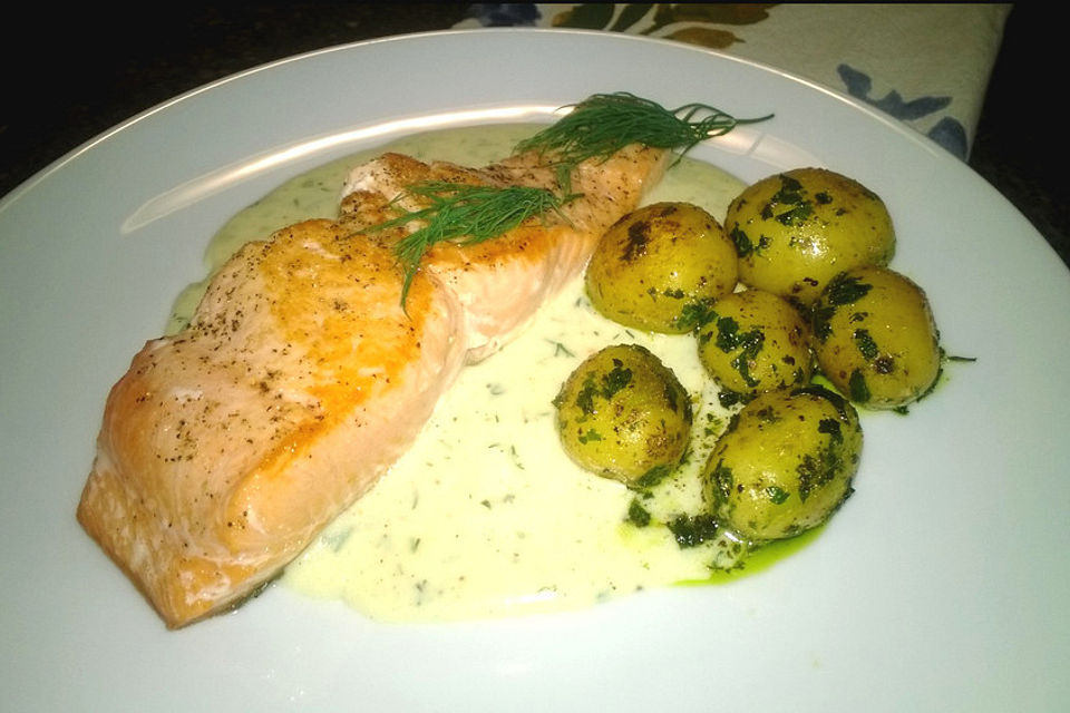 Lachs mit Zitronen-Dill Soße und Petersilienkartöffelchen