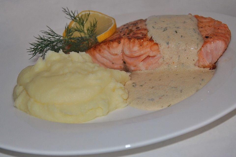 Lachs mit Zitronen-Dill Soße und Petersilienkartöffelchen