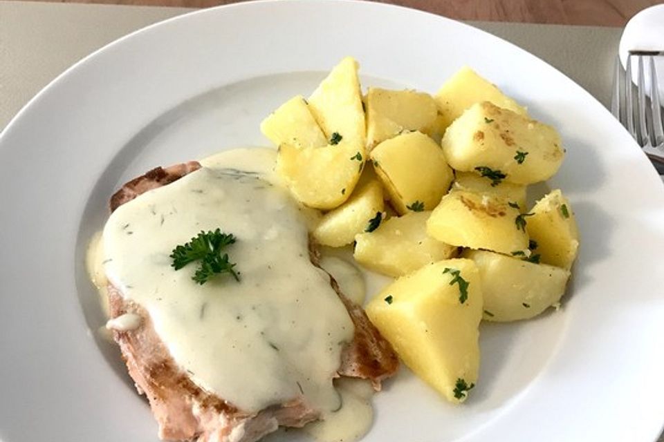 Lachs mit Zitronen-Dill Soße und Petersilienkartöffelchen