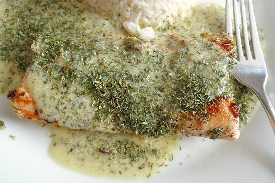 Lachs mit Senf-Dill-Sahne-Sauce