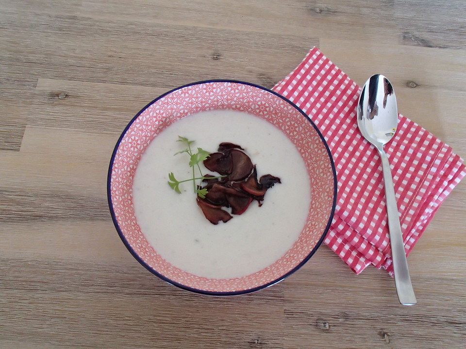 Mairübchen-Cremesuppe mit Ziegenfrischkäse und karamellisierten ...