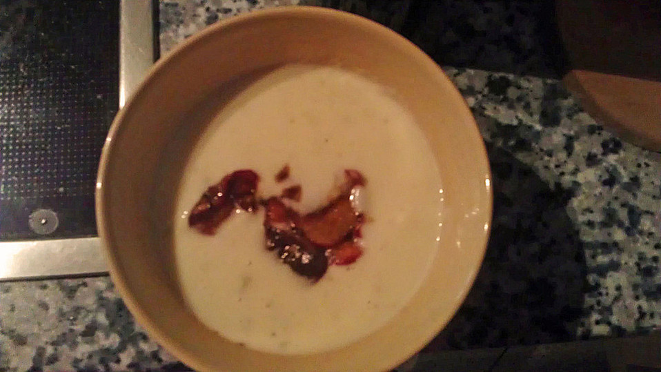 Mairübchen-Cremesuppe mit Ziegenfrischkäse und karamellisierten ...