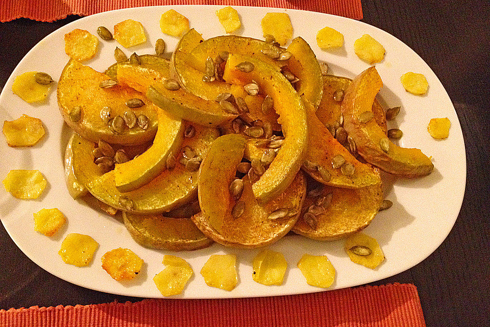 Hokkaidokürbis im Ofen mit Kürbiskernsnack