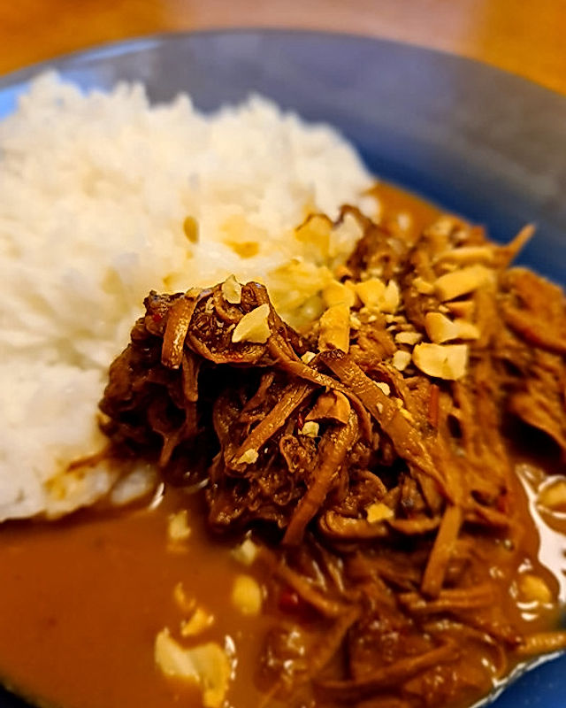 Thai Schweinelende mit Erdnussoße - Thai Pork with Peanut Sauce - aus dem Slowcooker