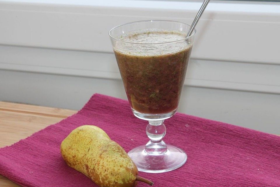 Grüner Smoothie mit Kirschen und Birne