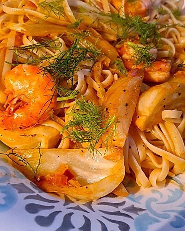 Spaghetti arrabiata mit Garnelen und Fenchel