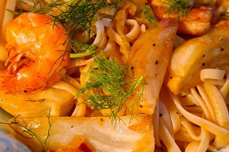 Spaghetti arrabiata mit Garnelen und Fenchel