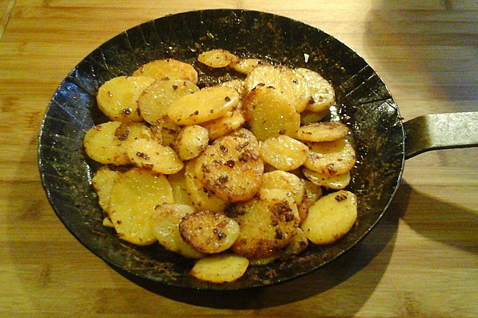 Bratkartoffeln - innen weich, außen sehr knusprig