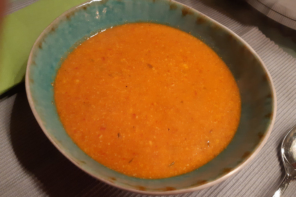 Paprika-Ricotta-Suppe