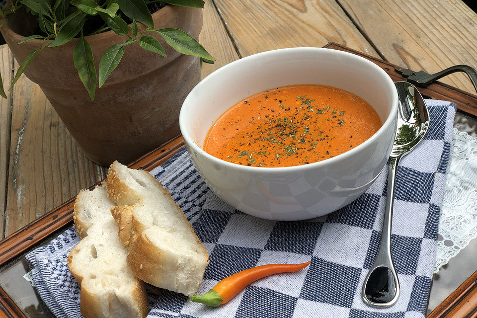 Paprika-Ricotta-Suppe