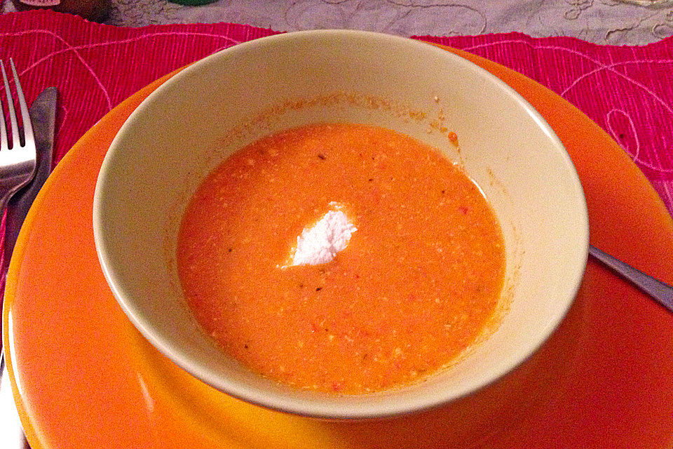 Paprika-Ricotta-Suppe