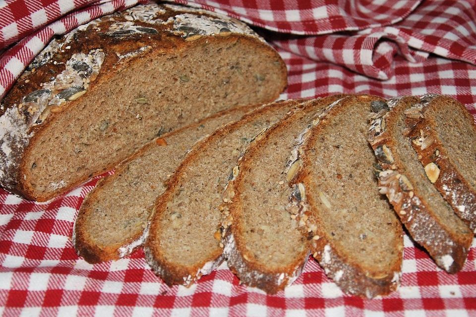 Sauerteigbrot mit Roggenschrot