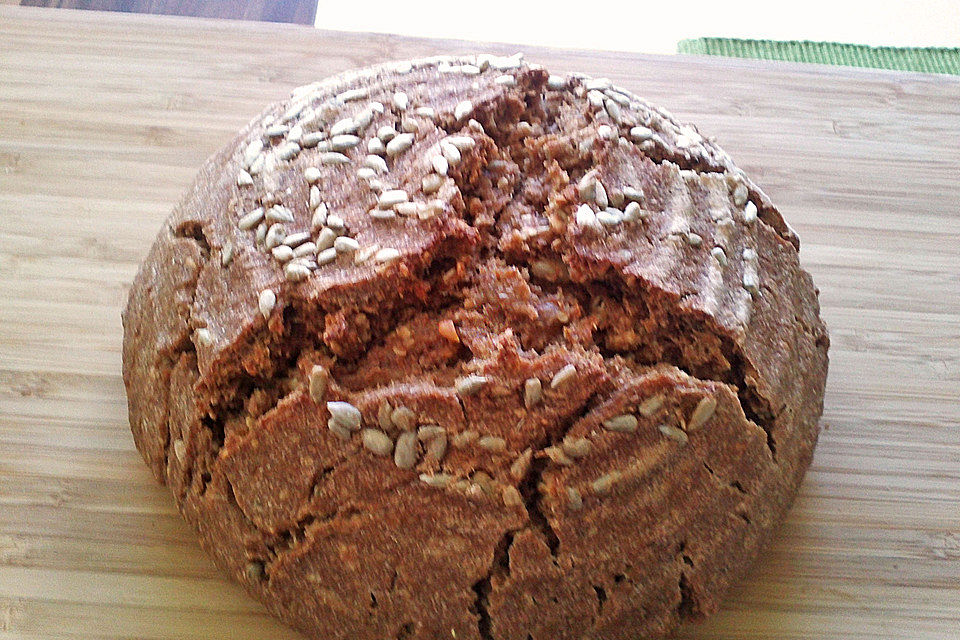 Sauerteigbrot mit Roggenschrot