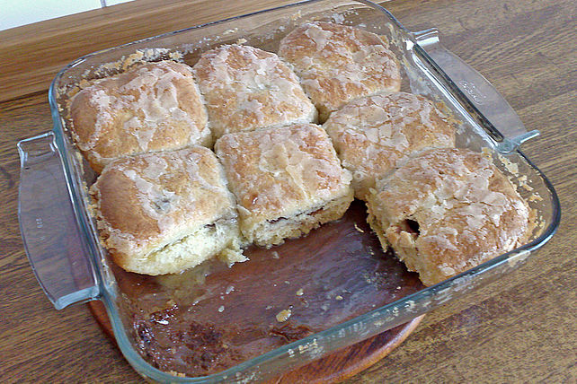 Rohrnudeln mit Pflaumenmus-Quark-Füllung und Butter-Zuckerkruste von ...