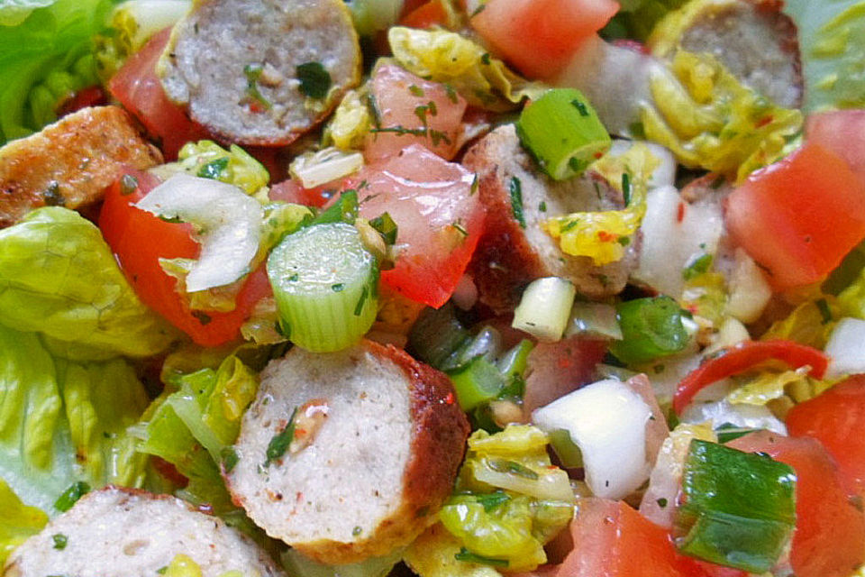 Bratwurstsalat mit Sellerie