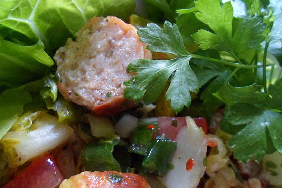 Bratwurstsalat mit Sellerie