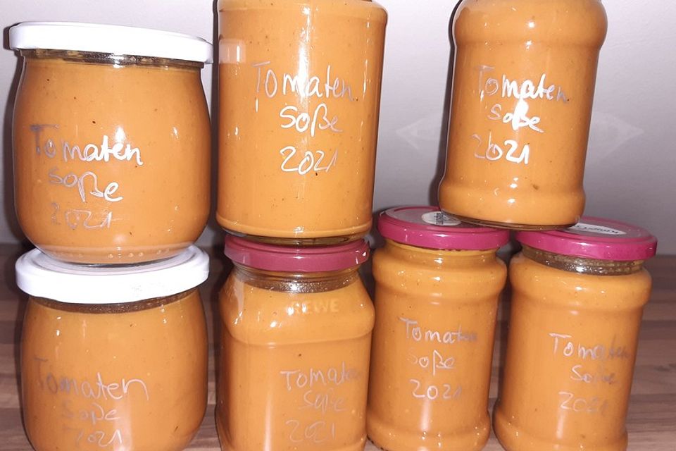 Italienische Tomatensauce für den Vorrat