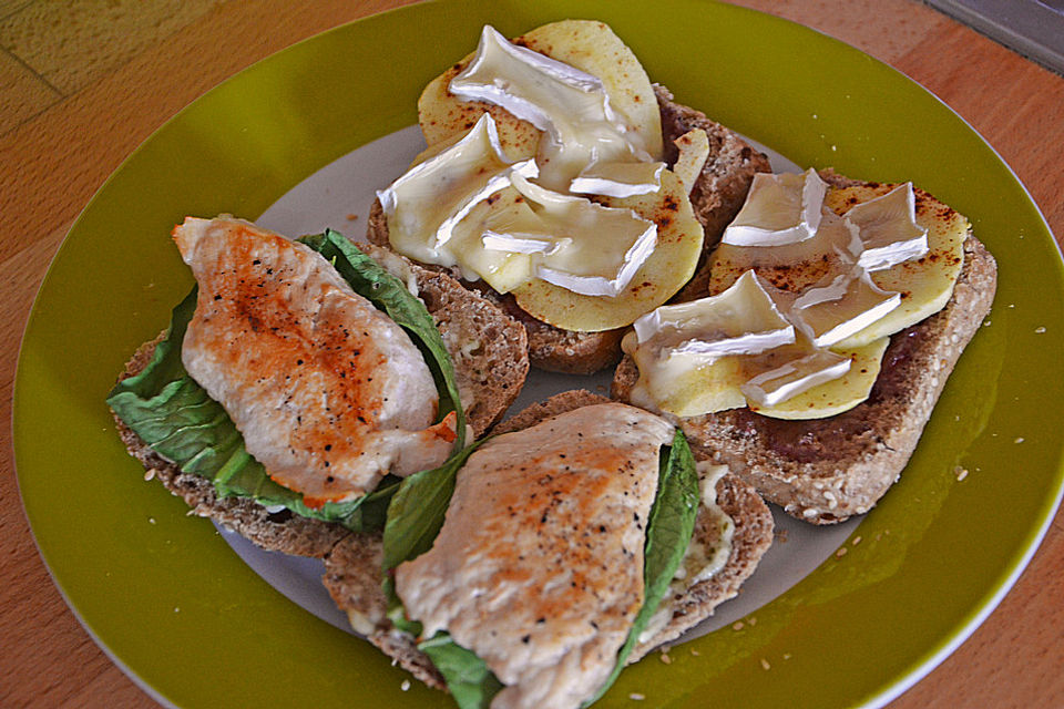 Hähnchen-Brie-Apfel Sandwich