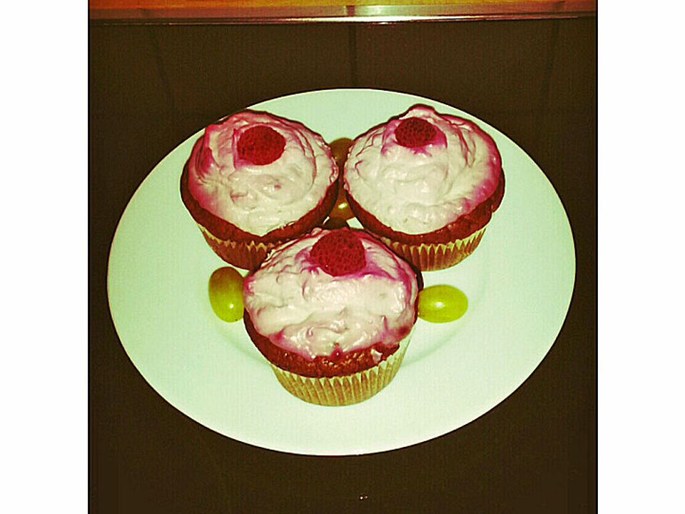 Schoko Cupcakes mit Himbeercreme von YanaAmelie| Chefkoch