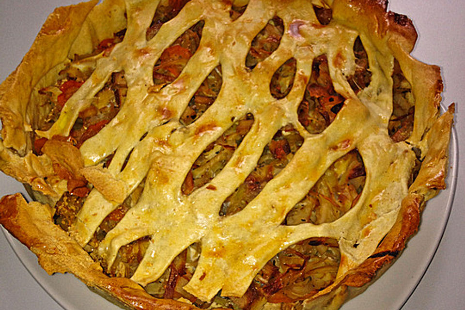 Vegetarische Quiche mit Gemüse und Räuchertofu