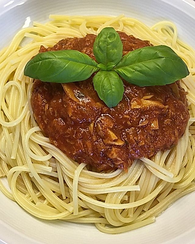Spaghetti mit Thunfisch-Tomatensoße