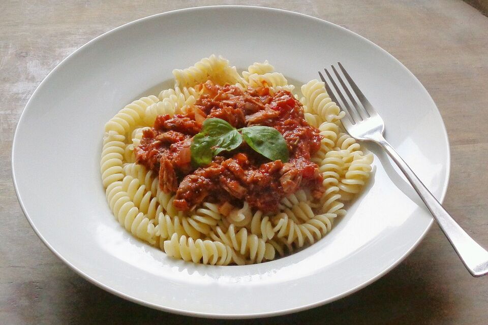 Spaghetti mit Thunfisch-Tomatensoße