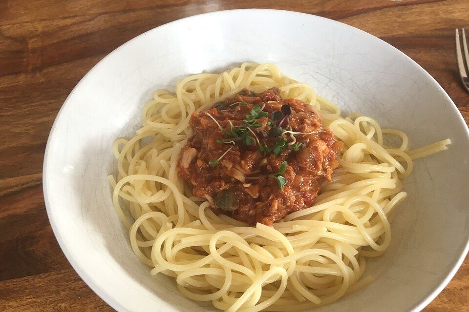 Spaghetti mit Thunfisch-Tomatensoße