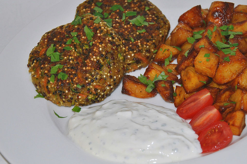 Quinoabratlinge mit Knoblauch-Sauerrahm-Sauce