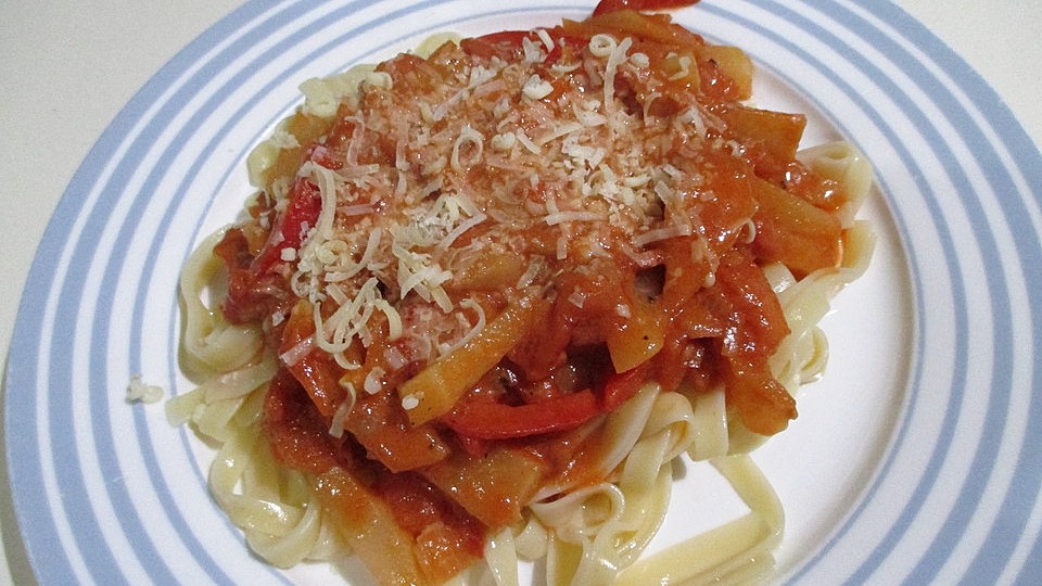 Tagliatelle mit Paprika-Kohlrabi-Sauce-image